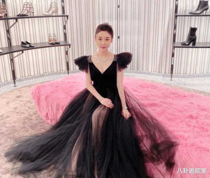 蔡天凤遗体遭亲友排队瞻仰,其面色红润犹如熟睡,将再度分解火化