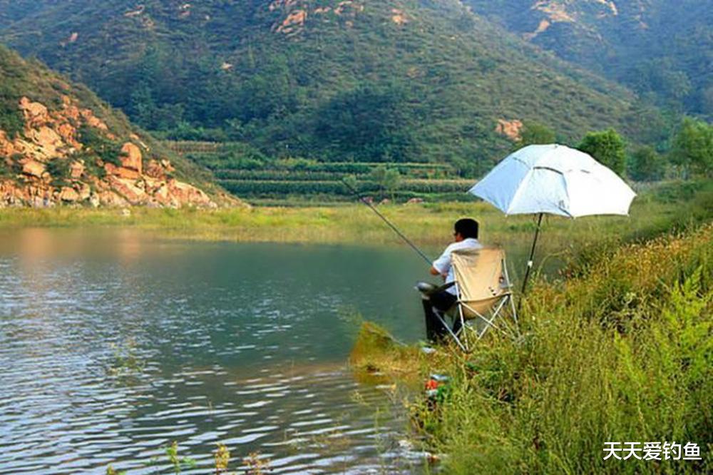 野钓如何选钓位？记住3个要点，什么水面都能找准鱼窝
