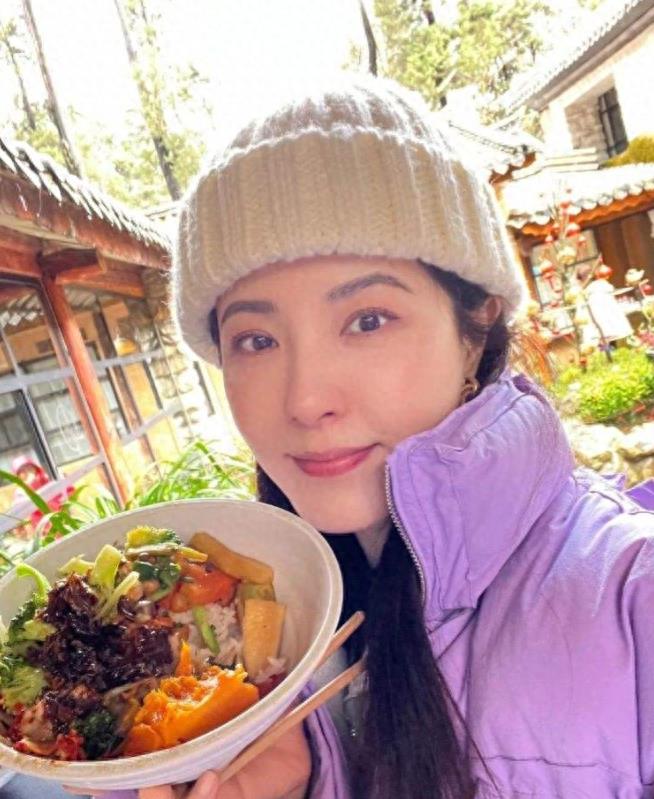 李小冉的腿,殷桃的腰,许晴的臀,这7位中年女星越老越是性感迷人