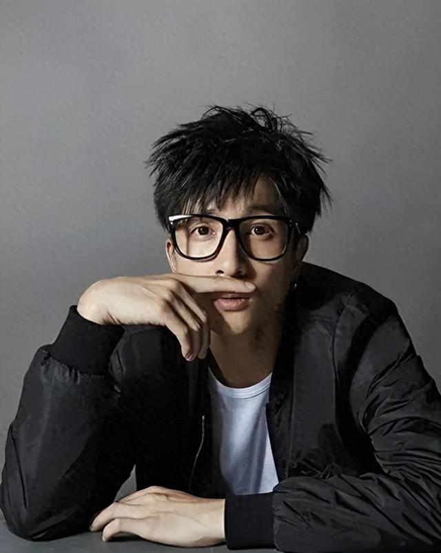 这一次,薛之谦和邓紫棋告诉我们,这个世界上有密不透风的墙