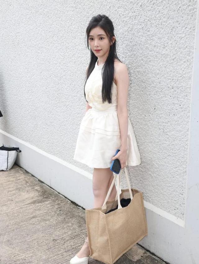 可惜！内地佳丽Nora曝退选港姐，获看好夺冠军但不想放弃大好前途