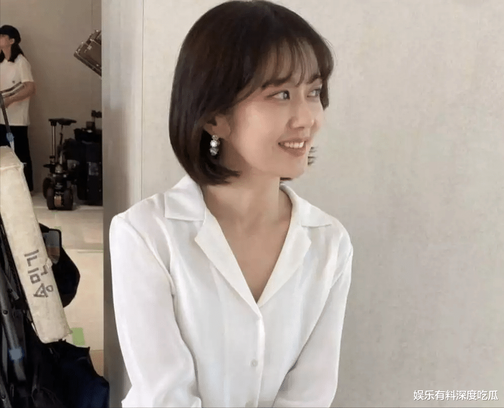 43岁的张娜拉素颜出镜,童颜外貌迷倒众人,网友:太美了