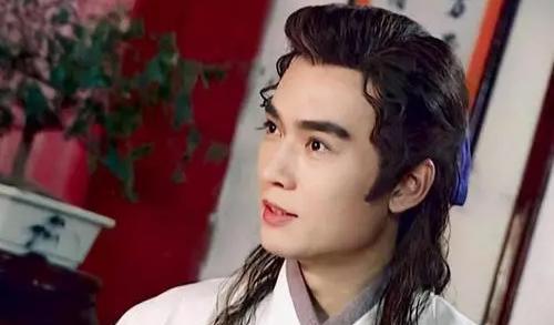 周杰伦 白敬亭、周杰伦头顶稀疏，原来男星早就秃了，观众被骗惨了