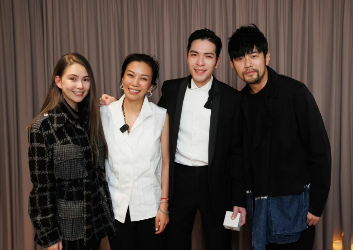 知名网红解读“萧敬腾求婚50岁经纪人”:是交易,三几年会有大瓜