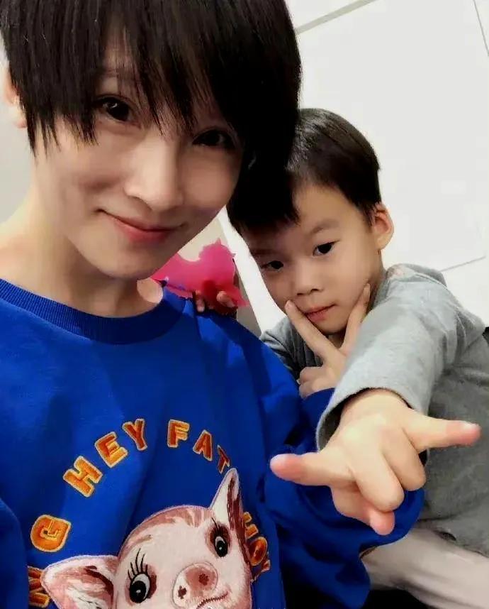 谢楠|谢楠亮相,面容憔悴瘦到脱相!直言当初抵押房产支持吴京很后悔,和吴京婚姻惹争议