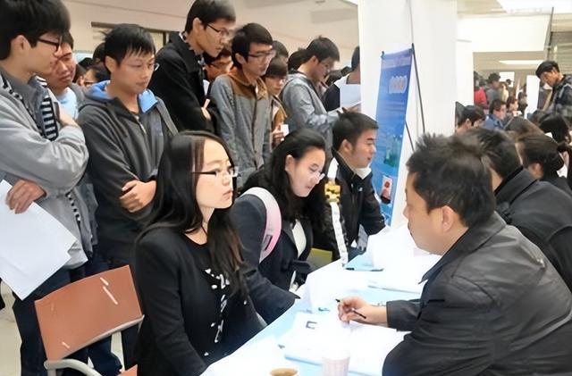 中石油招聘如同“神仙打架”,470名硕博研究生,竞争1个行政岗?