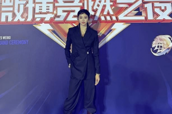 26岁吴艳妮:与富豪男友恋情曝光,曾和黑人传恋爱绯闻