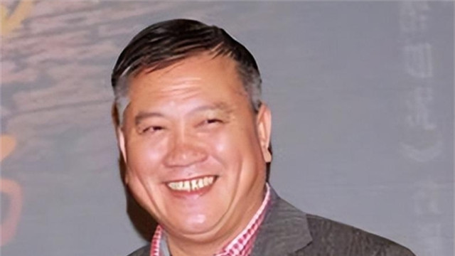 一婚娶美女演员，二婚娶小16岁空姐，如今62岁还在为生计奔波