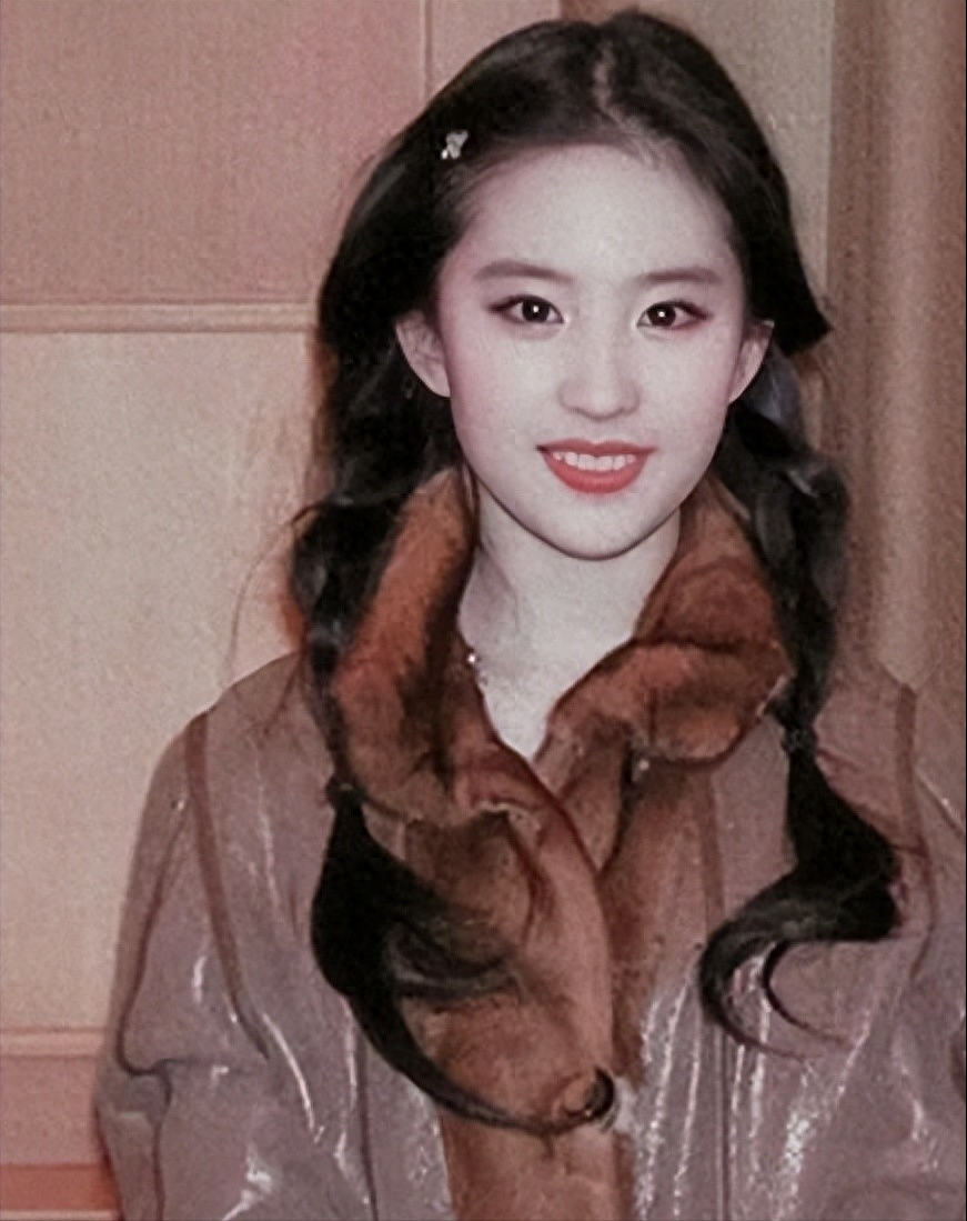 原形毕露! 这次谁都救不了刘亦菲，网友: 狐狸尾巴终于露出来了！