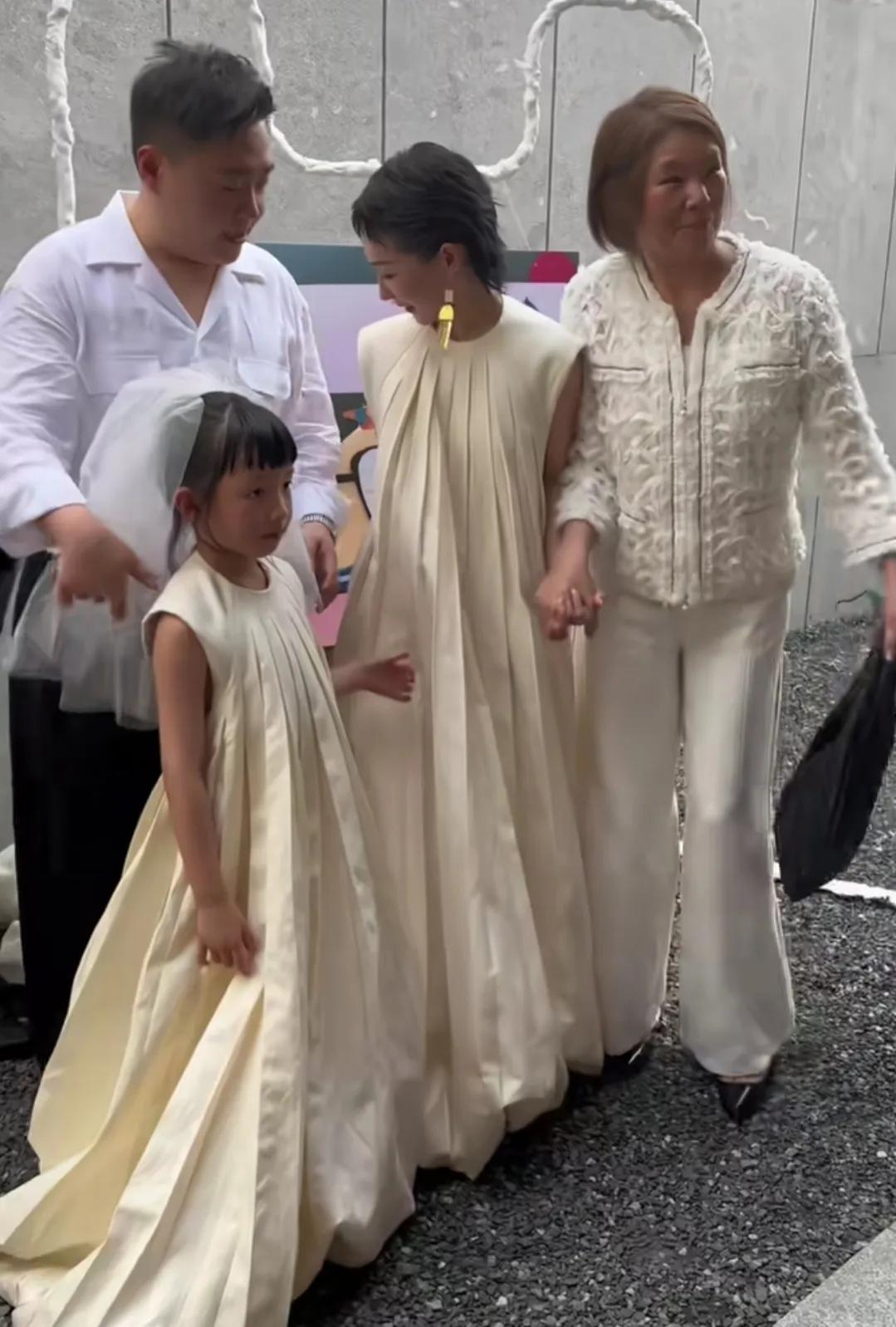 李立群|李立群带儿子参加侄子婚礼被拒绝,老家人:我们不欢迎他的儿子!