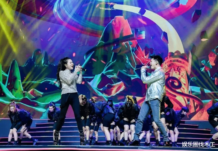 张恒远去世40天毕夏晒一岁儿子,虎头虎脑像爸爸,脸带笑容阴霾散