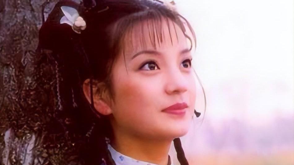 47岁的赵薇突然消失两年后，再来看如今她的处境，完全是自食恶果