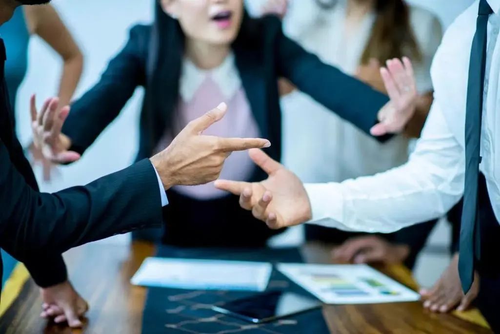 身上出现这几件怪事,说明有同事在算计你,别不知道