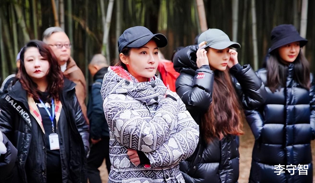 涉嫌插足马伊琍婚姻后,姚笛感情事业低迷,学文章转型幕后做导演