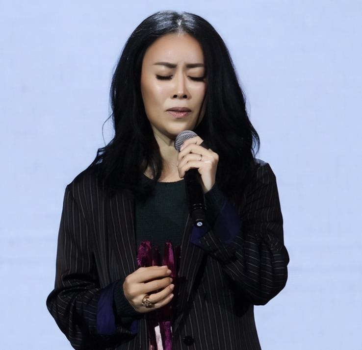 那英被海鸣威曝光黑幕，要求中纪委严查，她竟然选择紧急请辞不露面