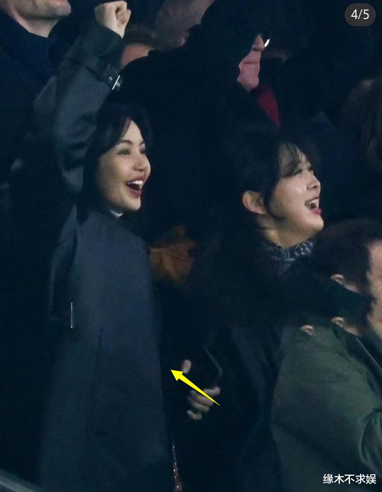 Lisa和LV三公子家人一起看球，紧裹小腹脸颊圆润，被曝好事将近！