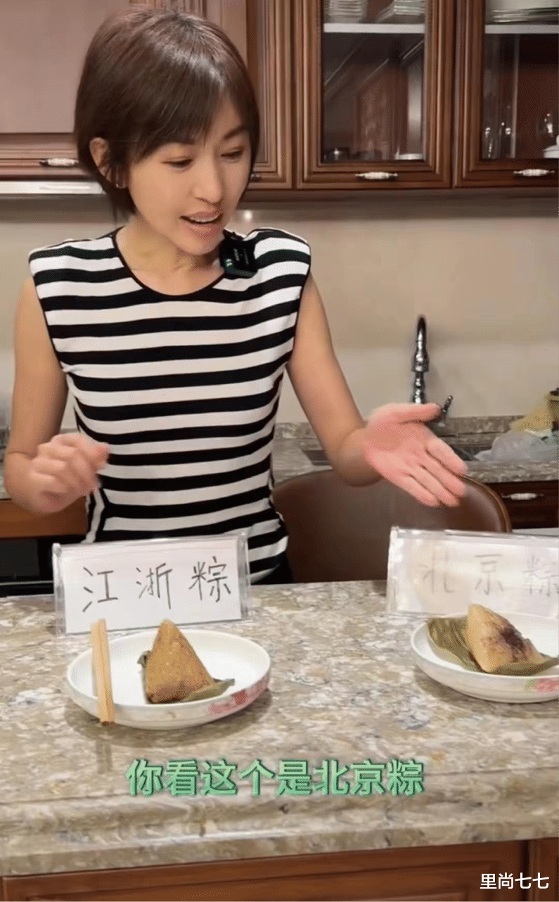 欧阳夏丹离婚后状态佳，住父母家豪宅，身段似少女居家打扮也时髦