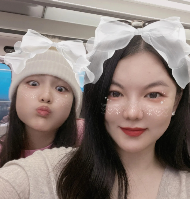 王诗龄|李湘晒豪奢餐厅过新年,又被指炫富,王诗龄:我爱发什么就发什么