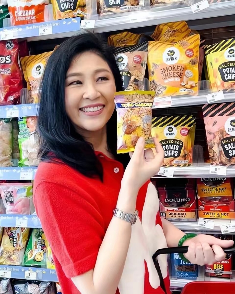 发型 被55岁英拉美到了!不化浓妆,留气质“锁骨发”,美得很真实!