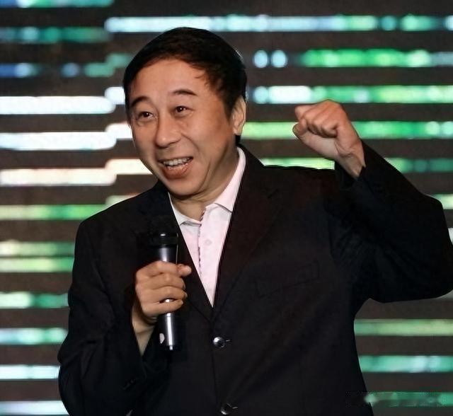 居然骗了我们40年！原来她是冯巩的妻子，难怪能大红大紫