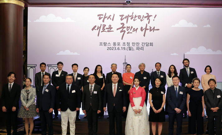 穿搭指南 韩国第一夫人在法国晚宴上穿韩服！晚宴造型太惊艳，把大家惊艳到