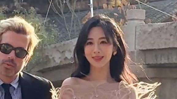 31岁杨紫真实近照曝光，鼻孔外翻脸部僵硬，疑似医美后遗症严重