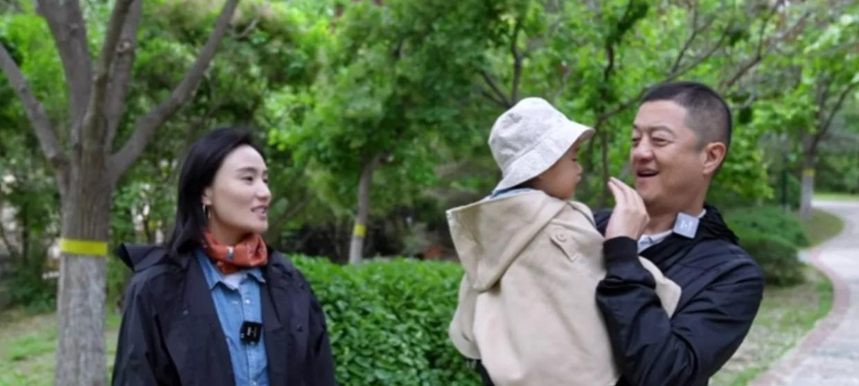 李亚鹏二两茶卖出500万喜极而泣,事业终于成功不用看人脸色活着