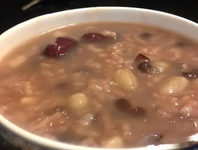 这4种食物是“血液清洁工”，时常端上桌，血管干净，血栓绕道走