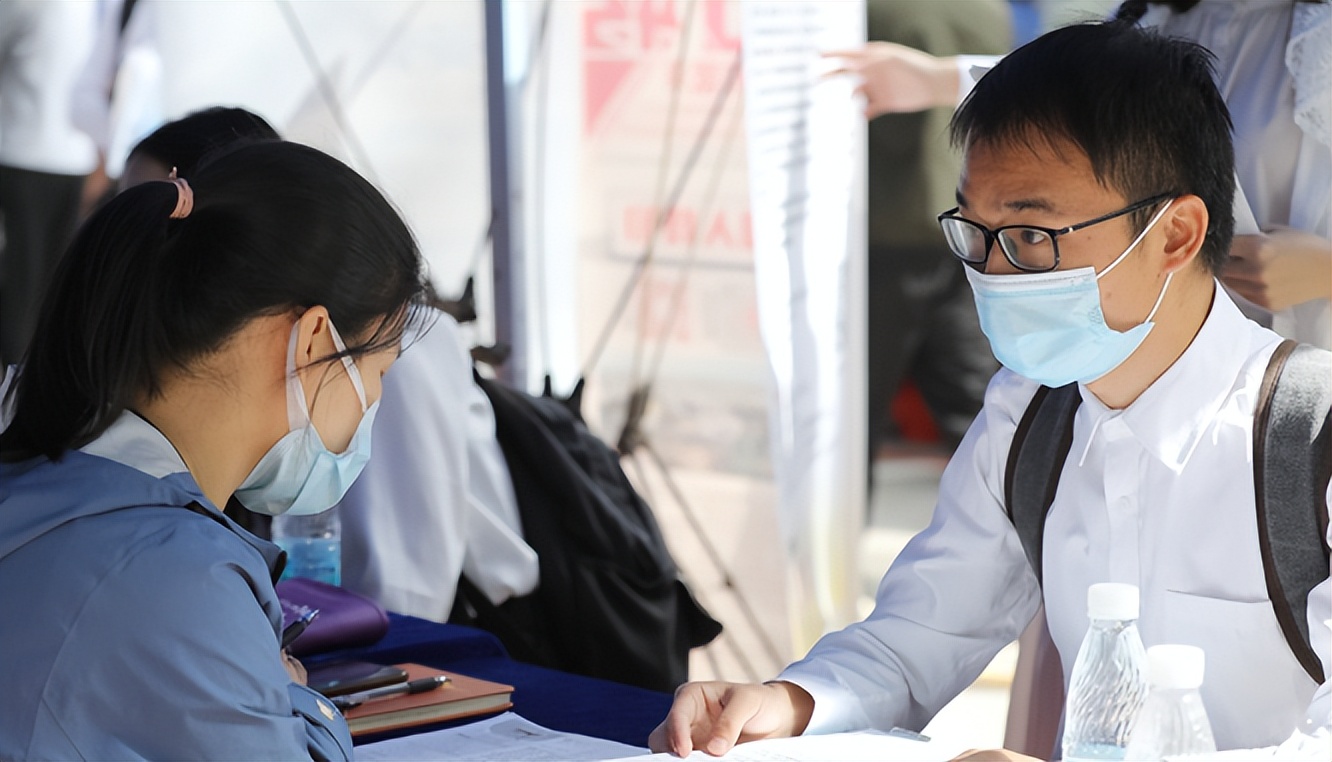 秋招|就业形势逐渐回暖，23届学生却无处诉苦：谁能理解我们的处境？