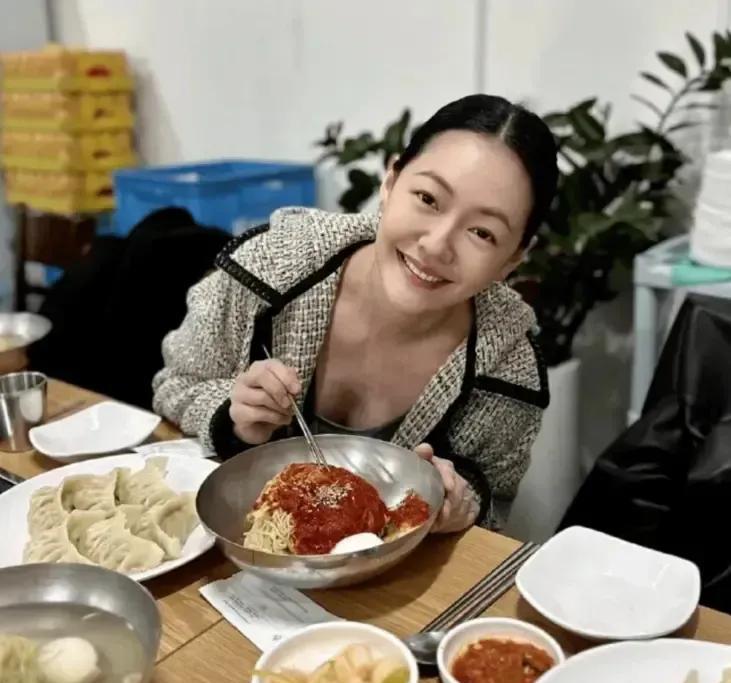 大S|曝大S工作挑肥拣瘦，推给小S要拿一半收入当介绍费