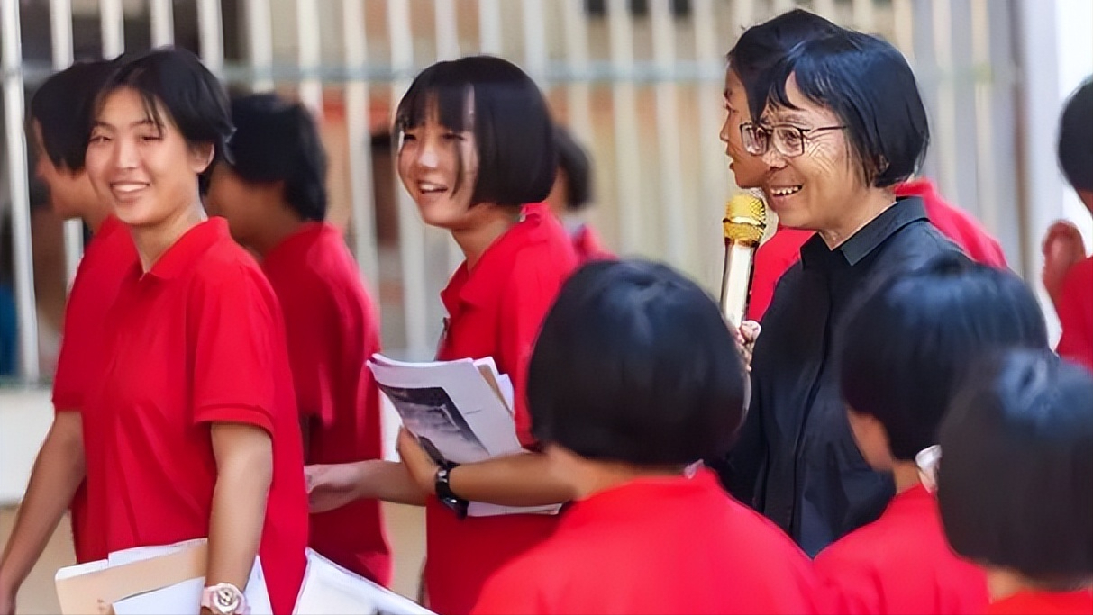 这一次，香港TVB狠狠打了《我本是高山》的脸，国产剧早该反省了