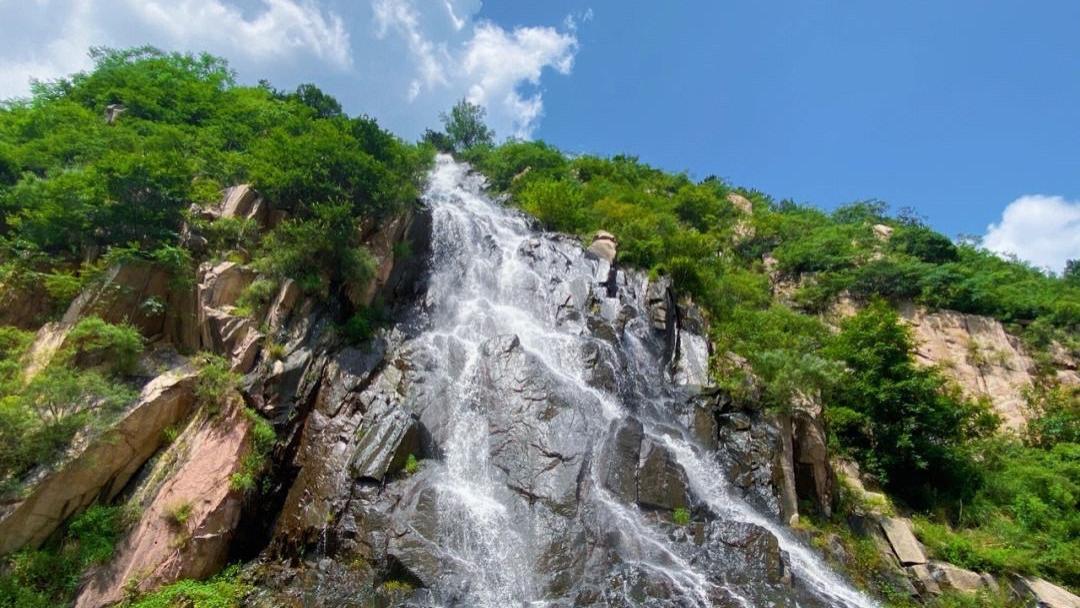济南|藏在济南南部山区的绝美瀑布，被誉为“小黄果树”，不收门票