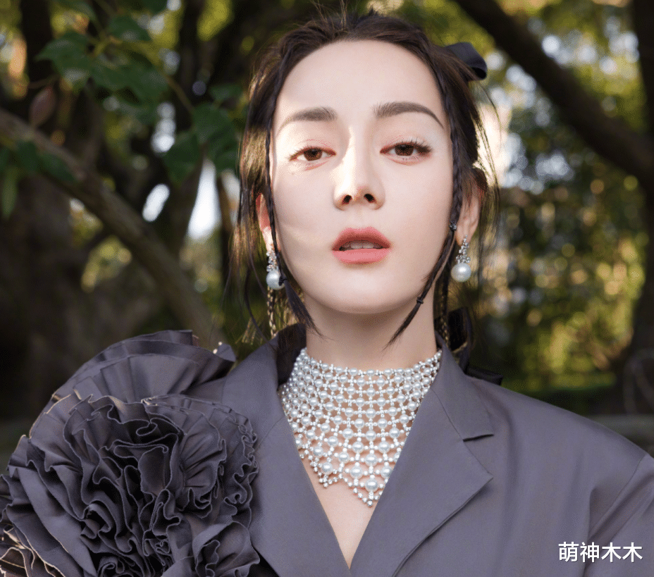 赵露思 迪奥彩妆广告涉嫌辱华！外网评论区翻车，代言人热巴被骂没骨气