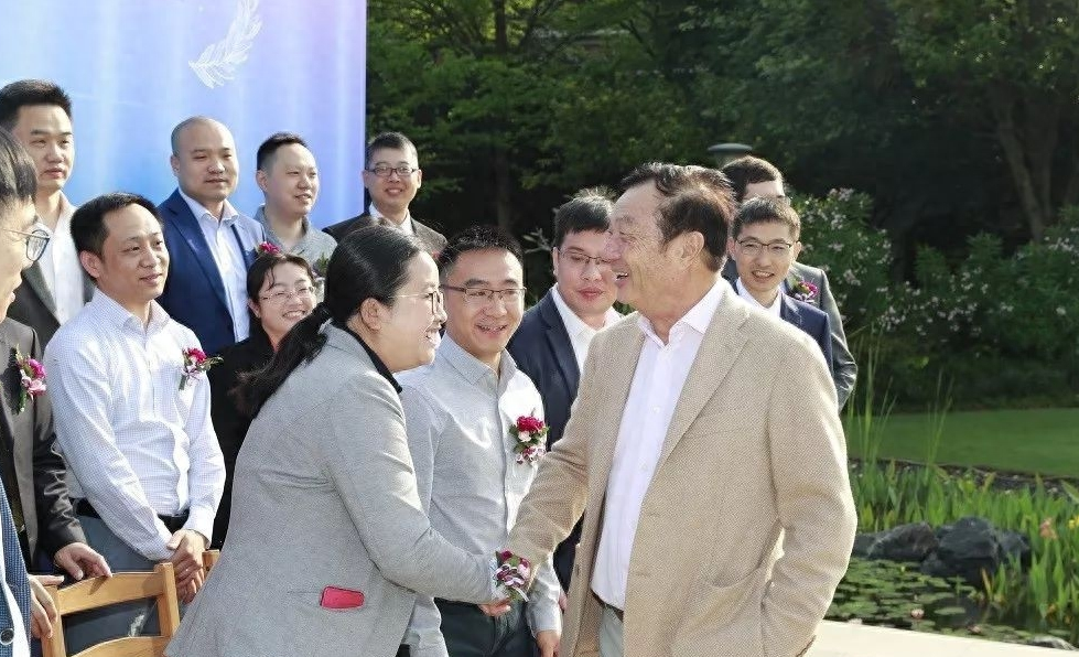 任正非和前妻罕见合影,孟军离婚后一直没有再婚,过着低调的生活