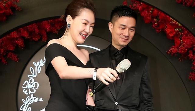 曝许雅钧夺财政大权，带全家接私生子认祖归宗，小S冷脸像被控制