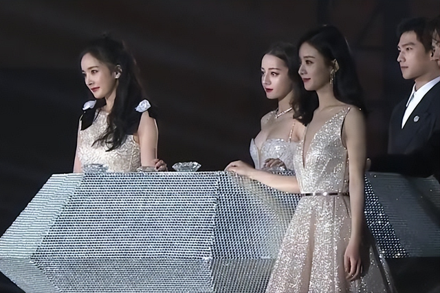 杨幂与赵丽颖,14年为顶流“明争暗斗”,终于要分出输赢了