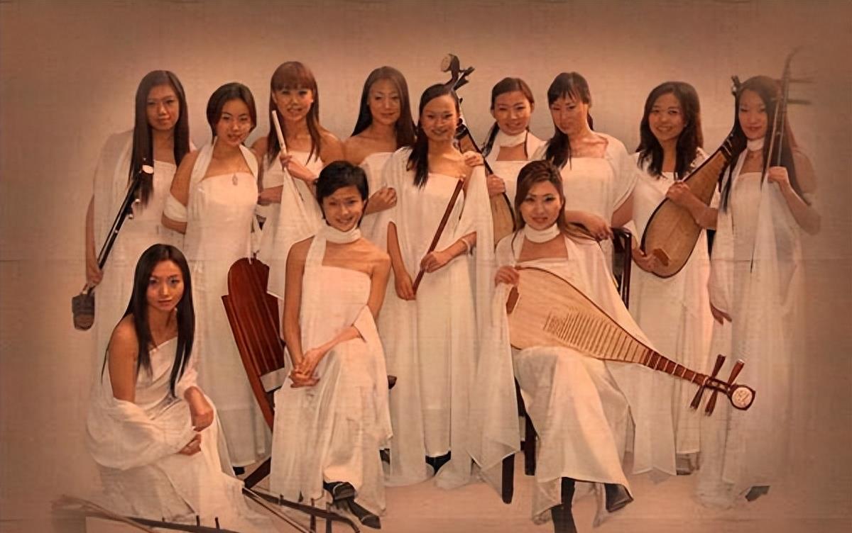 当年爆火的“女子十二乐坊”，放弃中国到日本发展，如愿以偿了吗？