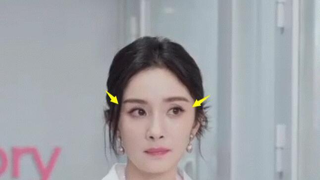 37岁杨幂直播引争议，生图嘴歪、眼皮3层褶，全程高冷被指耍大牌