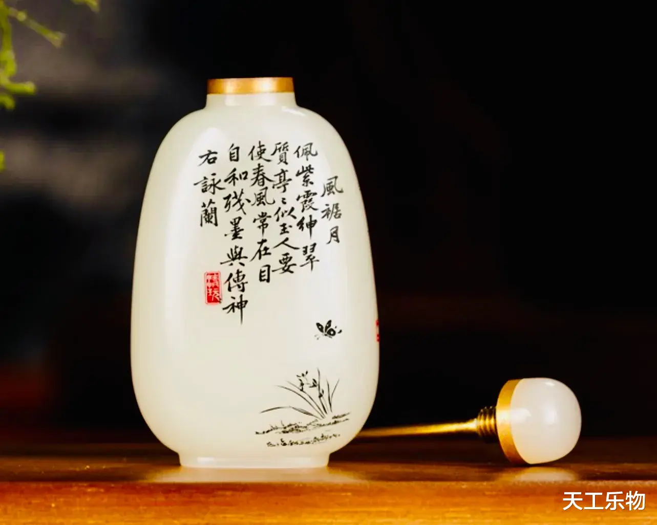 鼻烟壶|奢侈的文玩手把件！和田玉“咏兰”鼻烟壶！
