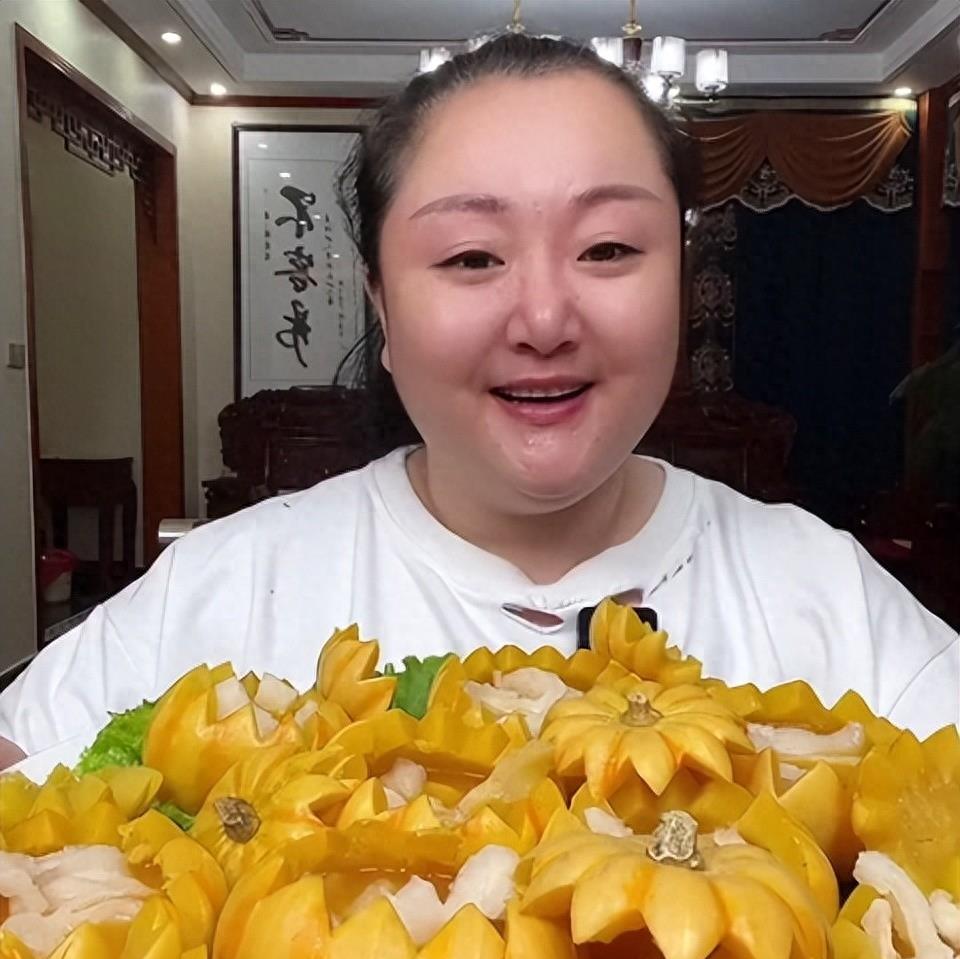 2亿身价吃播网红胖姐，得脑溢血，留下遗嘱：所有的资产给现任老公