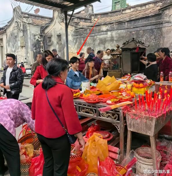 陈楚生开豪车回普宁过年，两个儿子正面曝光，颜值高长得像爸爸