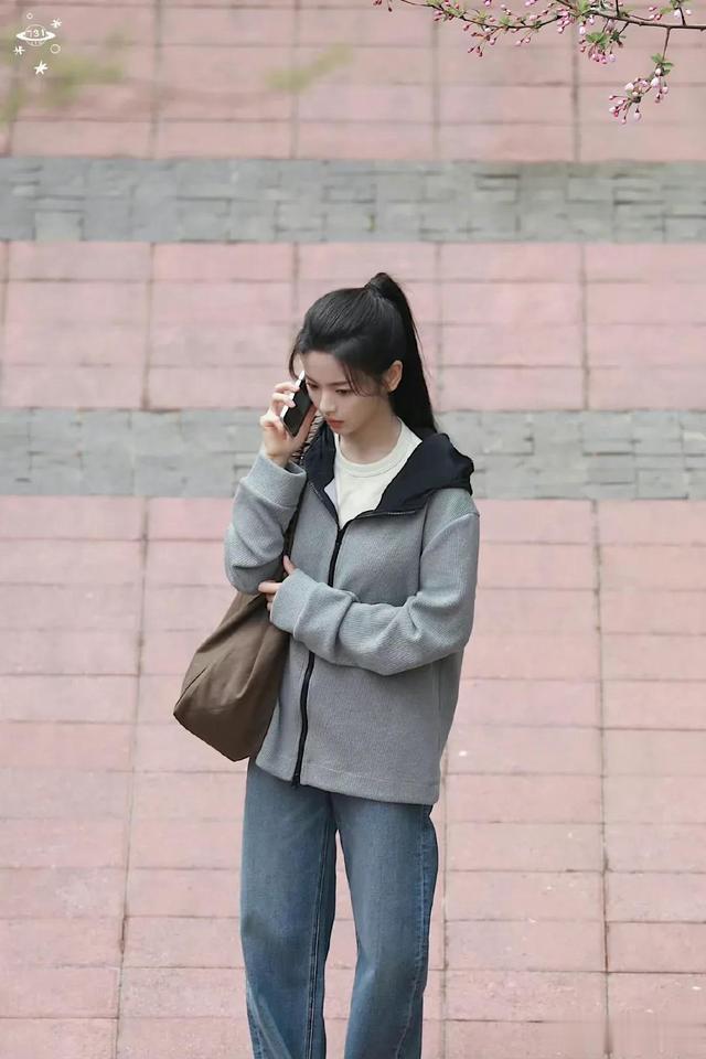 孙怡|3月18日李沁孙怡活动路透,精致穿搭大秀完美身材,性感迷人!