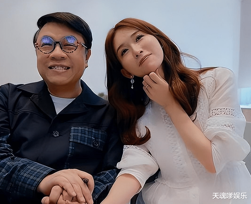 林志玲宣布退圈放飞自我，蓬头垢面猛喝酒，穿旧裙在街头玩自拍