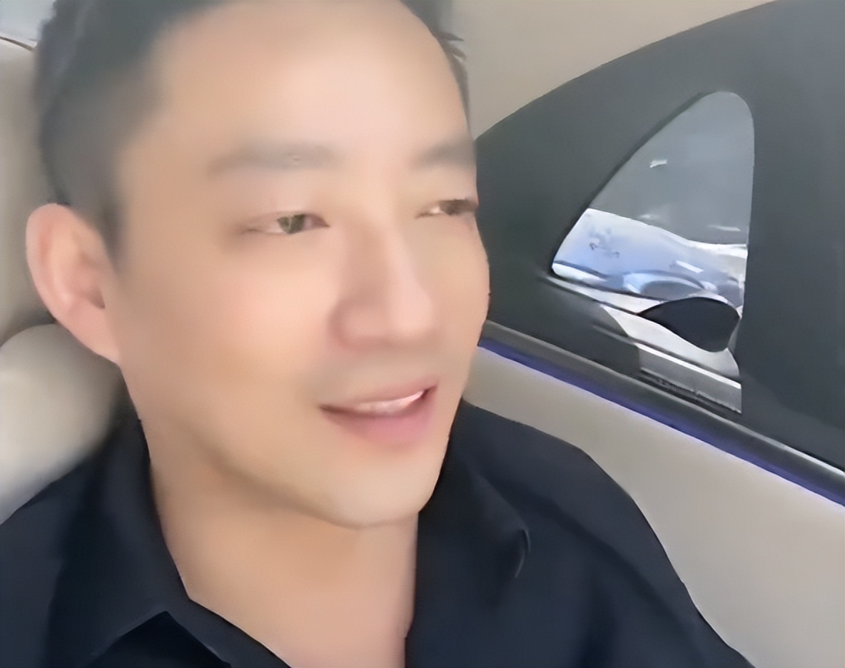 汪小菲顺利接到儿女回京,S妈疑被气到住院,大S要钱无果遭夫嫌弃