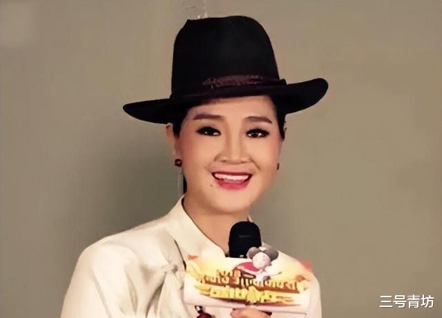 歌手降央卓玛：因丈夫高颜值疯狂倒追，婚后生3胎，现在生活咋样