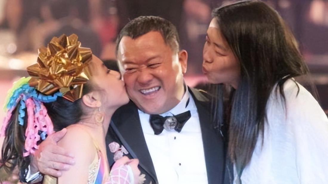 事不小！曾志伟洪天明柬埔寨聚会相片曝光，网友曝其捧场赌场开业