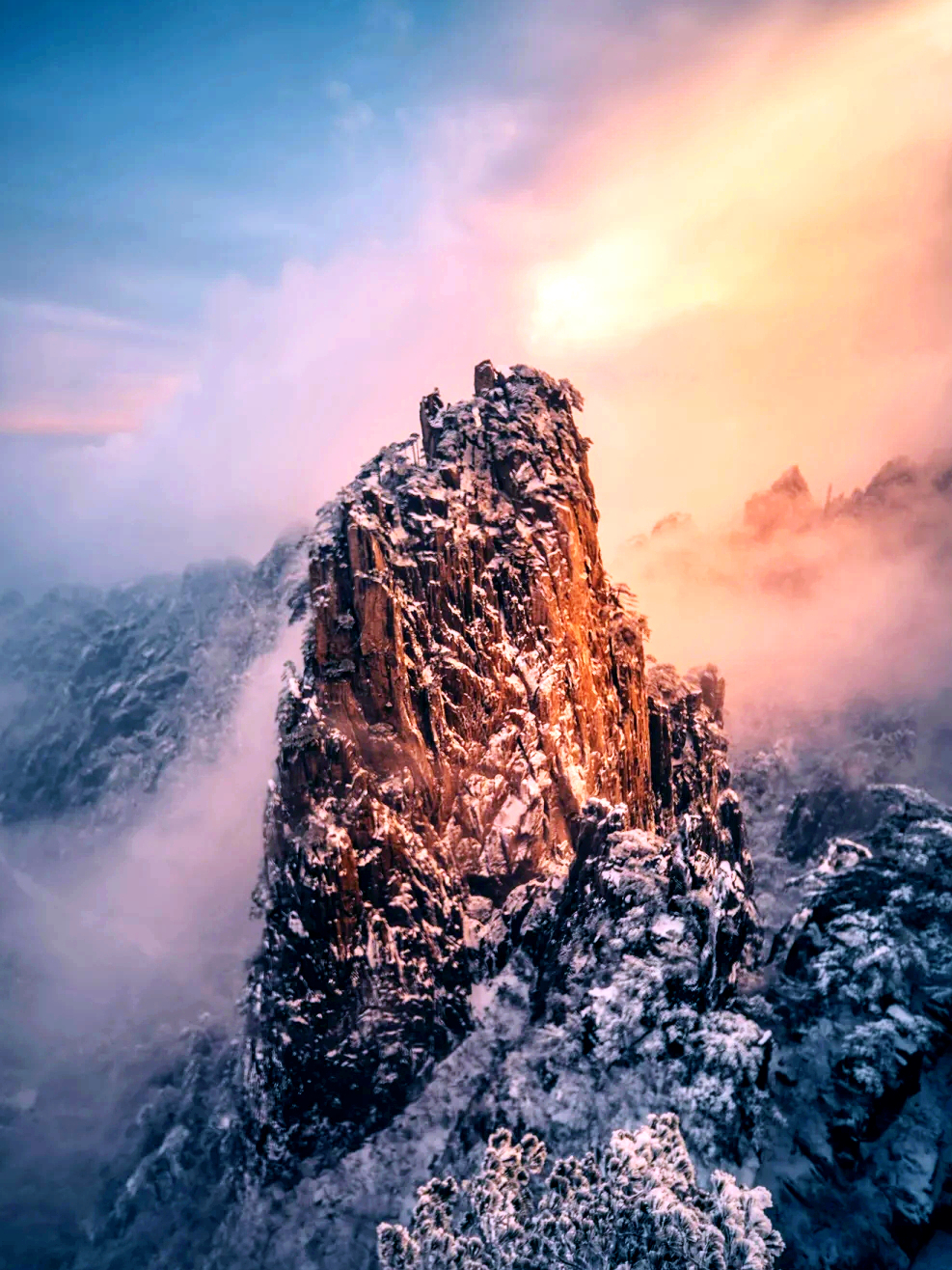 游山川|登黄山观雪景，山舞银蛇腾云驾雾，人生能有几回见