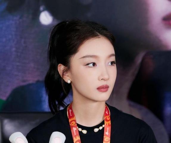 金鸡一夜,周冬雨终于为自己的“目中无人”,付出了代价