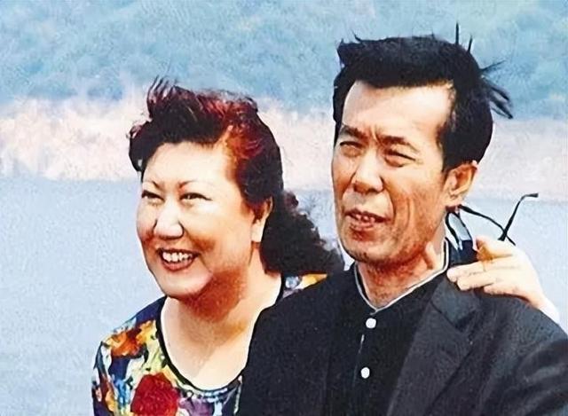 艺术家何庆魁：75岁高龄被儿子爆料，他嫖不动了，每月1万就够花