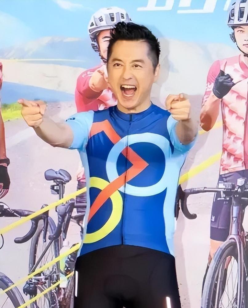 |传61岁庾澄庆突发心脏病去世,小14岁娇妻已赶往,经纪人紧急发声